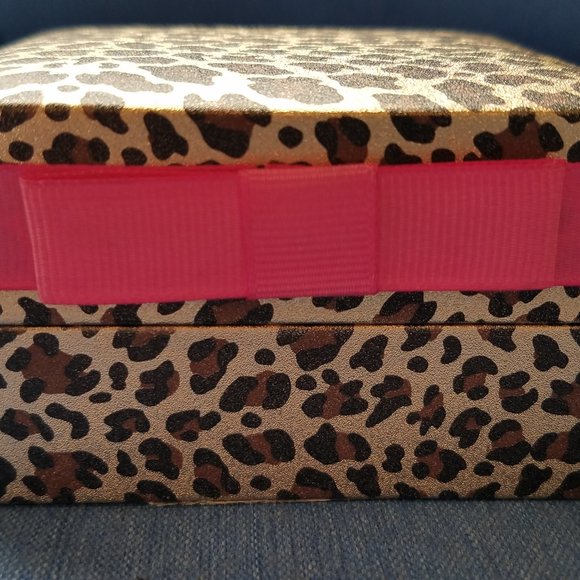 💄💋Betsey Johnson RARE & HARD TO FIND Lipstick Charm Bracelet - NWT&B💋💄 - Picture 15 of 15